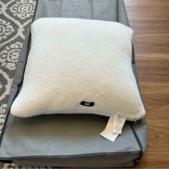 Pair 20x20 white and navy NWT pillows, DKNY and innup home - Picture 3 of 12